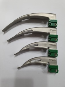 Laryngoscope électrique en acier Macintosh (à fibre optique) à usage unique - Product Image 3