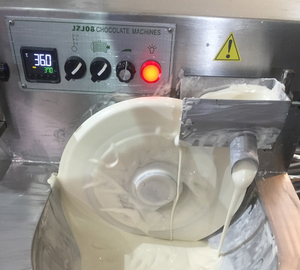 Machine à chocolat automatique commerciale 15 kg, machine à tempérer le chocolat 15 kg, machine à faire fondre et à tempérer le chocolat à roues 14 kg - Product Image 6