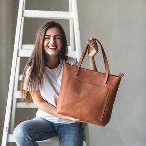 Sac à bandoulière en cuir pour femmes, fourre-tout fait à la main, grand fourre-tout avec zi - Product Image 1