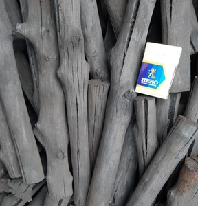 Offre Spéciale formes diverses charbon de bois forfaitaire diverses options de mangrove charbon de bois dur noir 5-6 heures brûlant barbecue prêt - Product Image 1