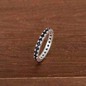 Bijoux minimalistes personnalisés Bague d'éternité complète en pierres précieuses Bagues de mariage Ensemble de bagues en onyx Bijoux de mariage en pierre noire pour dames - Product Image 1