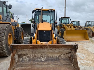 Tractor pequeño de segunda mano JCB3CX 4CX, gran oferta, con cargador frontal y retroexcavadora, buen precio y buen rendimiento - Product Image 6