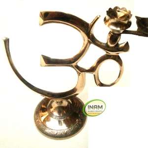 Soporte de vela de latón antiguo hermoso y de diseñador de Calidad única decoración del hogar - Product Image 1