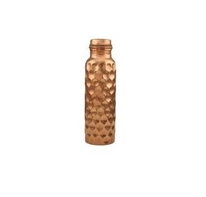 Botella de cobre martillado con juego de vidrio martillado Fabricante Botella de cobre Diseño martillado decorativo Botella de agua de cobre - Product Image 5