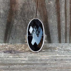 Bague en argent sterling 925 Onyx noir fait à la main en pierres précieuses plaqué or 18 carats bijoux de fête d'anniversaire de mariage Design personnalisable - Product Image 1