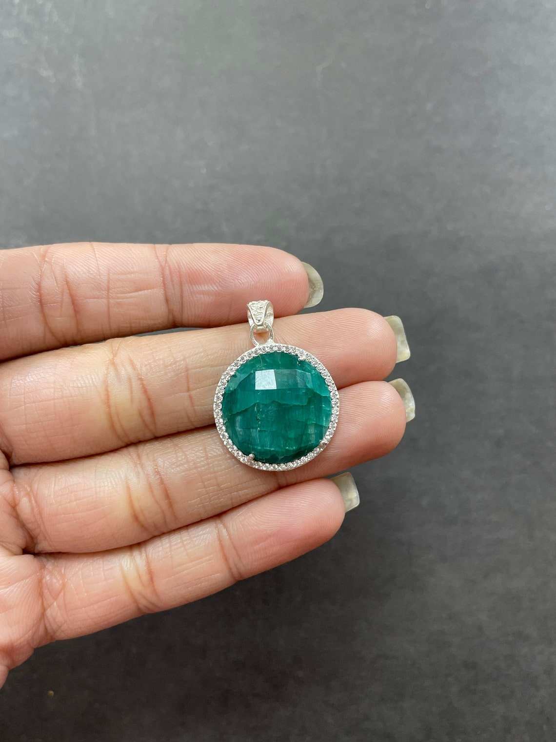 สีเขียว