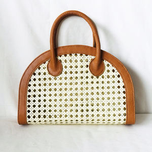 Bolso de Mimbre de Ratán con Cuero Vacuno Genuino Marrón Claro con Cierre de Cremallera - Product Image 1