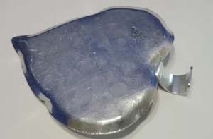 Plateau de service en métal fait main en argent avec motif feuille, parfait pour les ustensiles de cuisine et le stockage des aliments de table dans les hôtels - Product Image 4