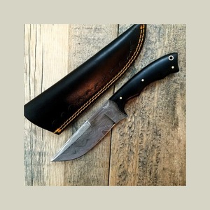 Cuchillo de caza de acero de Damasco hecho a mano todos los días, hoja fija con soporte OEM personalizable para proyectos de bricolaje - Product Image 1