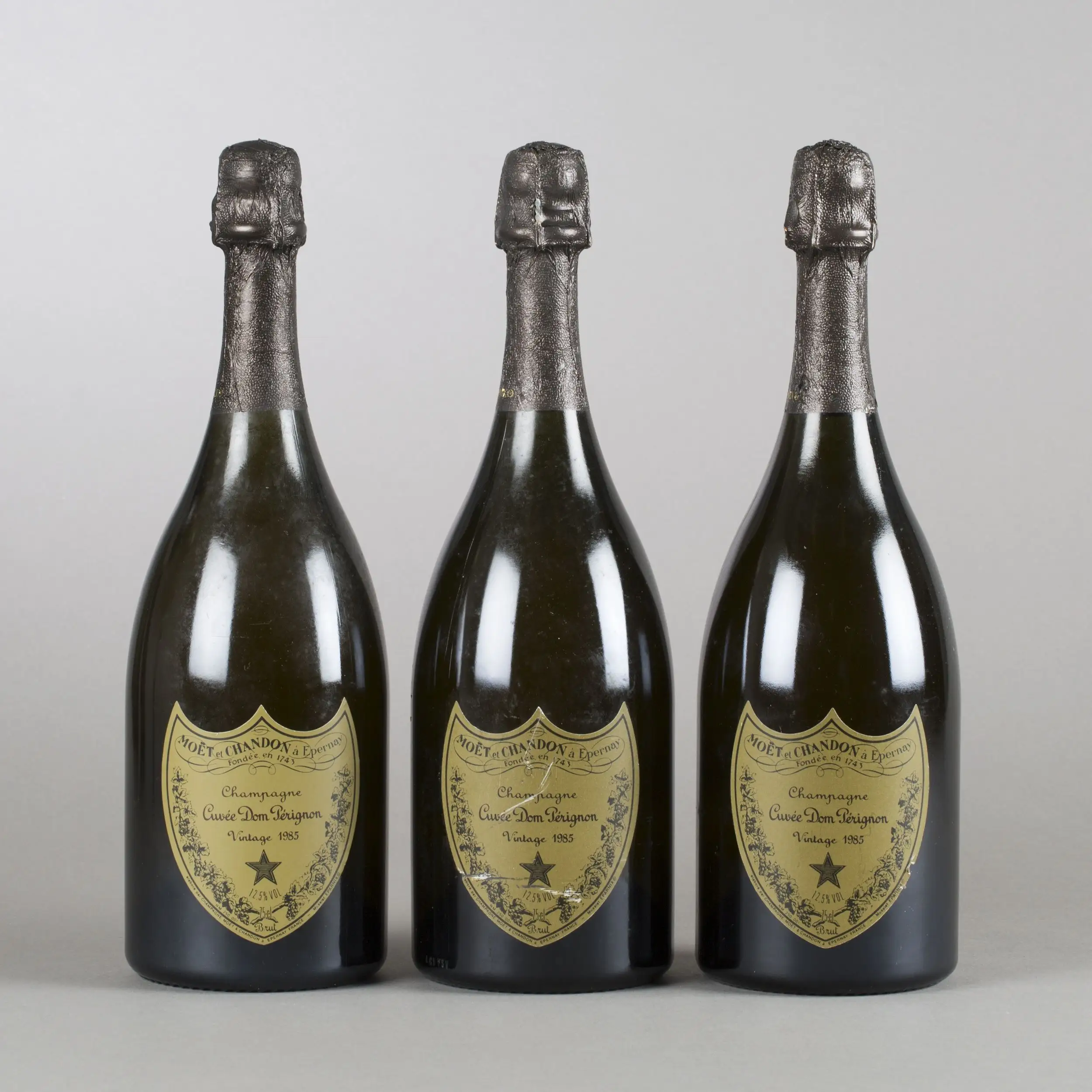 Цена самого дорогого шампанского. Moet & Chandon dom Perignon Charles & Diana 1961. Dom Perignon винодельня. Дорогое шампанское. Дорогие игристые вина.