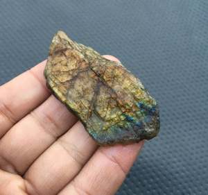 Pierre précieuse brute en Labradorite naturelle de haute qualité pierre de feu bleue du grossiste indien pour la décoration de la maison pierres précieuses en vrac - Product Image 4