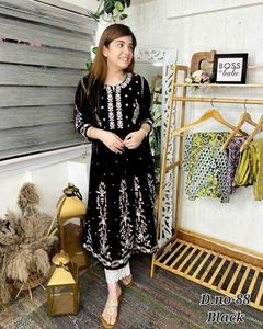 Kurtis Dames Coton Reyon Femmes Anarkali Dernier Design De Mode Prêt À Porter Bas Prix avec Dupatta Jackate Robe Indienne En Gros ApparelGarment - Product Image 5