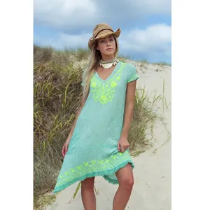 スタイリッシュでファッショナブルな女の子が綿のスザニ刺繍チュニックを着用して購入する売れ筋フリンジレースサマーコットンメキシカンショートドレス