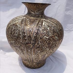 Lord Round Metal Flower Vase with Painted Embossing Design Love <b>Theme</b> Valentine's Day Tableware - Product Image 1