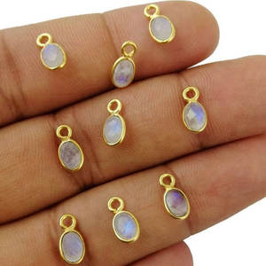 Pierre de lune arc-en-ciel naturelle, pendentif en or, bijou à breloque, 4x6mm - Product Image 1