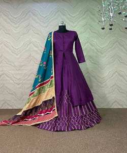 Rich Look Designer Saisonnable Collection Net Soie Gris Couleur Occasion spéciale Fantaisie Indien Femmes Porter Prix de gros en Surat ApparelGarment - Product Image 3