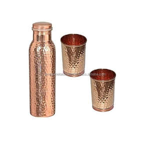 Bouteille d'eau en cuivre de haute qualité à boire avec fini de haute qualité avec ensemble de verre pour un usage domestique quotidien - Product Image 1