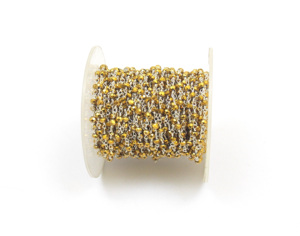 Rosario de cuentas hecho a mano de pirita dorada de moda con cadena de monedas de circonita cúbica (CZ) chapada en plata 925 con piedra de nacimiento - Product Image 1