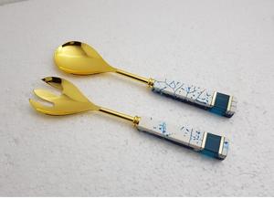 Juego de servidor de ensalada de acero inoxidable 18/8 estilo americano, herramienta decorativa chapada en oro para servir con mango de resina y madera, herramientas para ensalada - Product Image 2