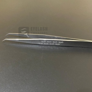 Pince à cils en acier inoxydable à pointe pointue à 45 degrés poignée imprimée de cils isolation testée à la main marque privée - Product Image 2