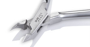 Pince à cuticules NGHIA OMI CB-202 à double ressorts en acier inoxydable plaqué gris avec joint à boîte - Product Image 2