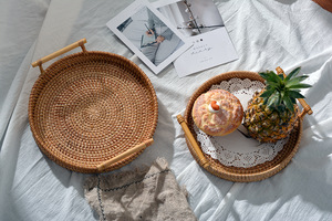PLATEAU DE SERVICE ROND EN ROTIN DU VIETNAM AVEC POIGNÉES/PLATEAU ALIMENTAIRE ROND EN ROTIN BRUN DE HAUTE QUALITÉ/Mme Laura - Product Image 2