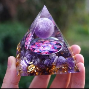 Pirámide curativa de orgona de ágata de alta calidad, estilo religioso, orgonita de cristal, pirámide de energía, piedras preciosas, venta al por mayor, orgona Reiki - Product Image 1