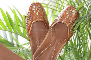 Women's Ethnic Style Leather Jutti Kussa Flats Indian Mojari Jutti - Product Image 3