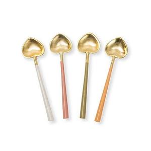 Juego de Cuatro Cucharas de Diferentes Colores en Latón Color Dorado, Juego de Cubiertos para Uso en el Hogar, Hoteles y Restaurantes - Product Image 1