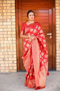 Le grand sari ou chemisier en tissu de soie Tussar Kanjivaram indien de l'usine, multicolore - Product Image 6