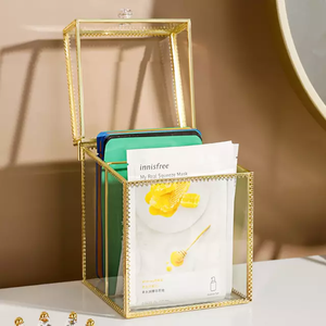 Station de rangement de maquillage de luxe, support de bureau en métal doré acrylique - Product Image 1