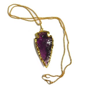 Fournisseur de colliers avec pointes de flèches en verre améthyste : Collier avec pointes de flèches en verre améthyste à bas prix - Product Image 1