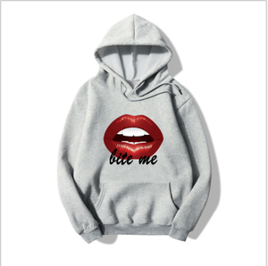 เสื้อฮู้ดดี้ผ้าฝ้ายสตรีทแวร์สีเรียบง่าย สกรีนลายปากแบบกำหนดเอง เสื้อฮู้ดดี้แบบสวมหัว - Product Image 3