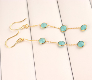 Boucles d'oreilles en pierre, 1 pièce, minimaliste, culotte soucoupe de calcédoine d'eau, or/argent, triple pierres suspendues, chaîne, goutte, vente en gros - Product Image 3