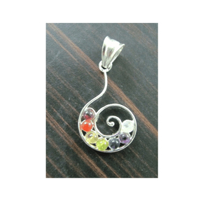 Colgantes de Ágata con Chakras de Reiki |   Joyería Tallada y Grabada con Piedras Preciosas Curativas - Product Image 1