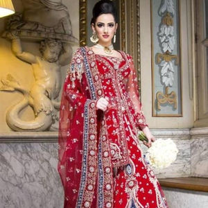 Lehenga rouge traditionnel avec haut brodé lourd robe de mariage et de fête pour les femmes tenue de mode ethnique 2025 - Product Image 1