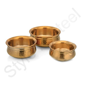 Plat de service martelé de couleur or avec poignée Vaisselle en cuivre en acier inoxydable Matériau métallique - Product Image 1