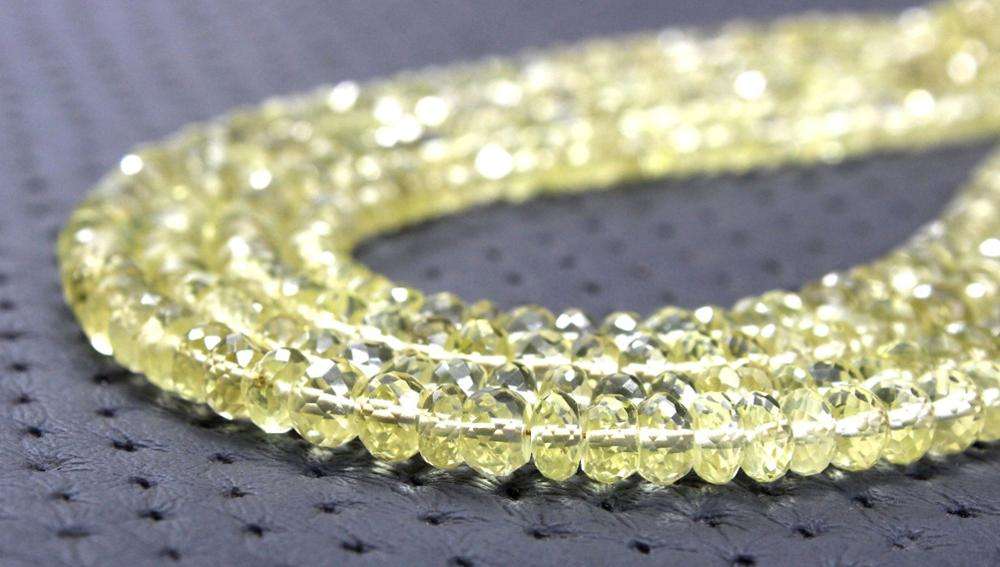 สีเหลือง