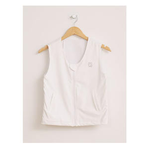 เสื้อกั๊กไนลอนบางพร้อมกระเป๋าข้าง 2 ช่อง ซิปหน้า แจ็คเก็ตแขนกุด เก็บของได้ง่าย - Product Image 3