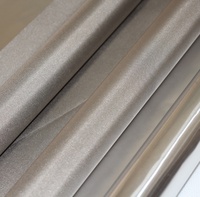 Tissu non tissé en taffetas uni gris 210 g/m² avec feuille de Faraday métallique antistatique et blindage contre les radiations 125 KHz – Accessoires essentiels