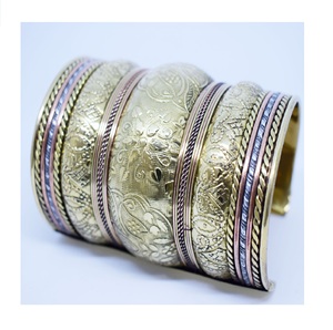 Pulsera de brazalete martillado Popular americano de Año Nuevo, pulsera de muñeca larga de cobre de latón artesanal decorativa de buena calidad - Product Image 1