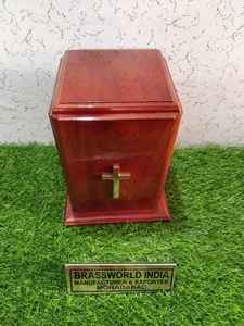 Urna grande de madera con caja brillante cruzada segura de BRASSWORLD INDIA Funeral Supplies - Product Image 3