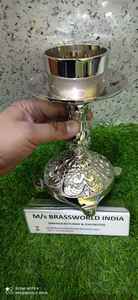 Brassworld Inde Laiton argenté Ensemble de trois bougeoirs d'autel d'église de style religieux Fournitures d'église en métal poli - Product Image 3