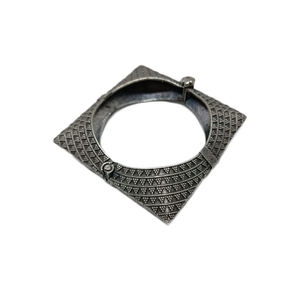 Bracelet indien pour filles et femmes, fait à la main, style argenté, look occidental, grossissant, nouvelle tendance - Product Image 1