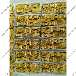 Guirnalda Clásica de Borlas con Cuentas de Seda y Diseño a Cuadros para Decoración del Hogar, Ecológica y Duradera, Hecha a Mano en Pakistán - Product Image 2