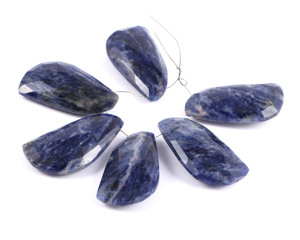 Precio al por mayor de sodalita natural, piedra preciosa facetada suelta tipo briolette, tamaño calibrado 32x17mm para la fabricación de joyería. - Product Image 2
