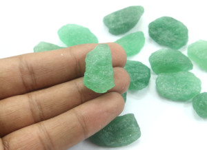 Gema minada de la tierra, piedra preciosa de cuarzo Natural de grado superior sin tratar, fresa verde rugosa, venta al por mayor, 10 piezas - Product Image 4