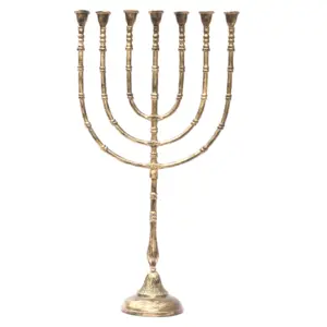 Klassiek Ontwerp Handgemaakt Messing Antiek Groot 28 Inch Hoge 7 Tak Menorah Kaars Stok Kaarshouder Voor Bruiloft Huisdecoratie