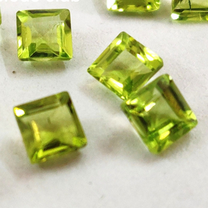 Pérpidot naturel de 3 mm à 8mm, taille carrée à facettes - Product Image 3