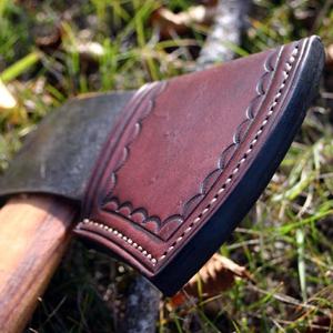 Funda de cuero con hacha personalizada - Product Image 5